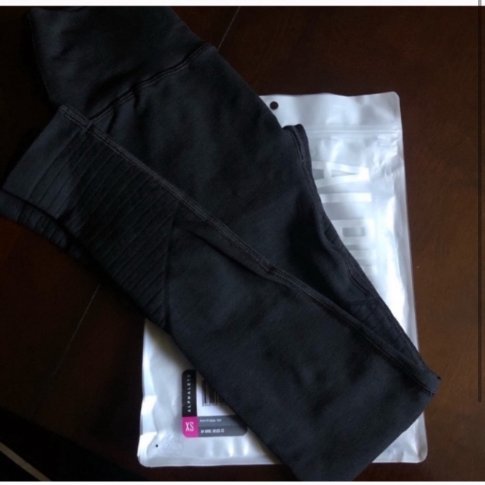 Alphalete R6 legging - Picture 2 of 2